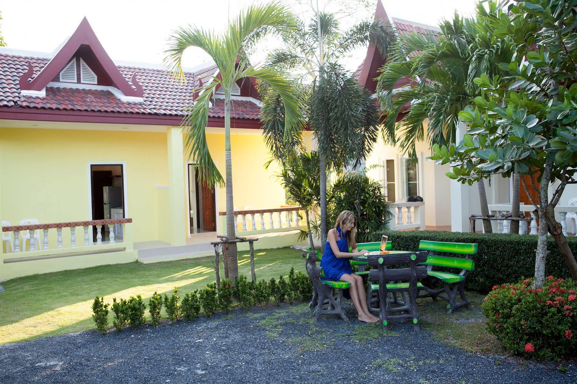 Lucky Lek Resort Rawai Extérieur photo